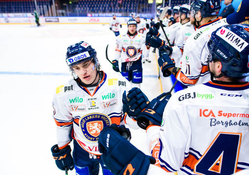 Växjös Pontus Holmberg jublar med lagkamrater