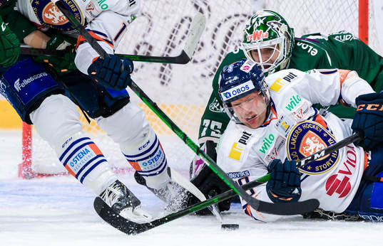 Växjös Marcus Sylvegård och Färjestads målvakt Arvid