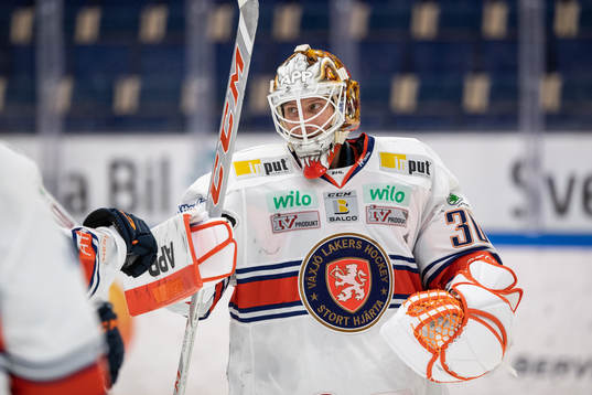 Växjös målvakt Viktor Fasth jublar