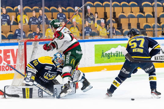 s målvakt Hugo Alnefelt och Frölundas Christoffer