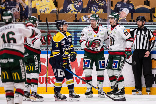 Frölundas Christoffer Ehn jublar med lagkamrater