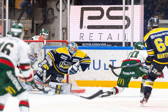 s målvakt Hugo Alnefelt släpper in 0-2 från Frölundas