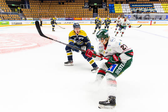 s Emil Johansson och Frölundas Theodor Niederbach