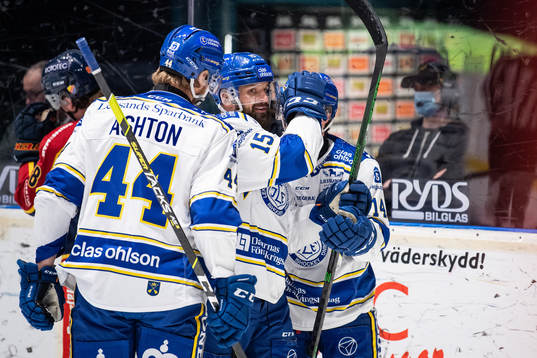 Leksands Otto Paajanen jublar med lagkamrater