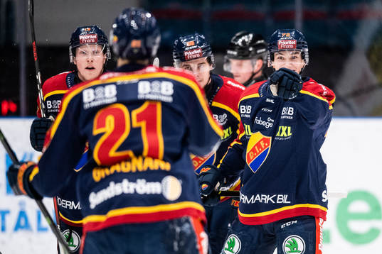 Djurgårdens William Eklund jublar med lagkamrater