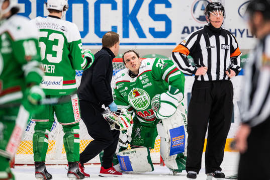 Rögles målvakt Johan Gustafsson har ont