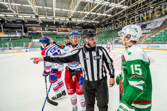 Oskarshamns Philip Samuelsson och Rögles Simon Ryfors  i