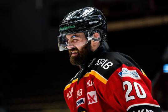 Luleås Jack Connolly grinar illa