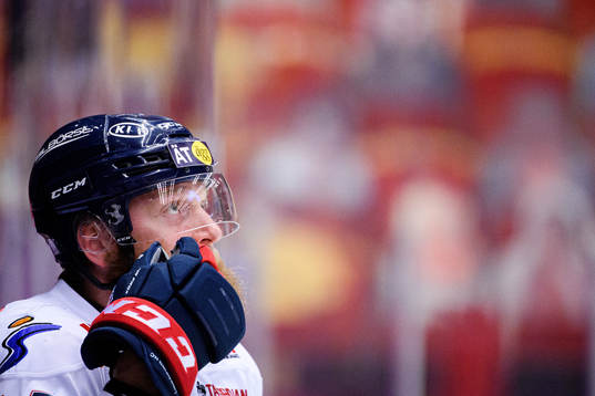 Linköpings Jonas Junland deppar
