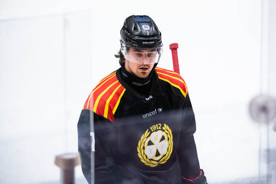 Brynäs Marcus Björk deppar i samband med att an blir