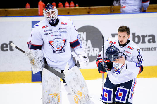 Linköpings målvakt David Rautiooch Markus Ljungh deppar