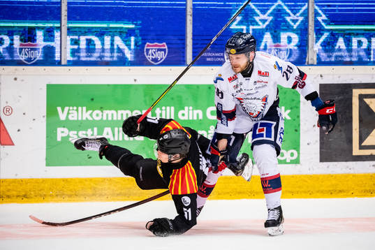 Brynäs Tomi Sallinen och Linköpings Jaakko Rissanen
