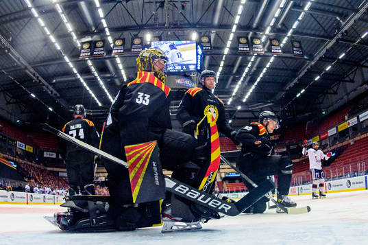 Brynäs målvakt Samuel Ersson deppar