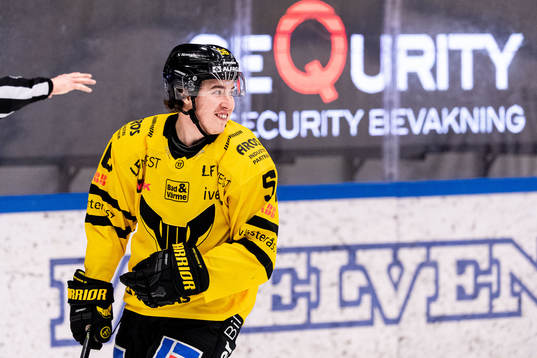 Västerås Alexander Lunsjö jublar