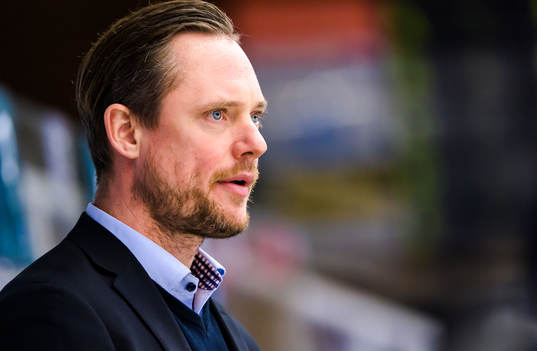 Karlskogas huvudtränare Karl Helmersson