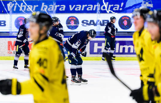 Karlskogas Linus Karlsson deppar