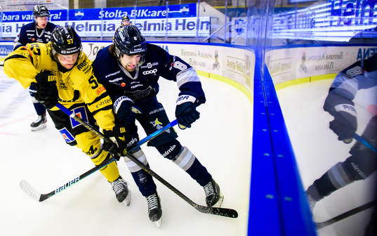 Västerås Carl Ehrnberg och Karlskogas Robin Carlsson