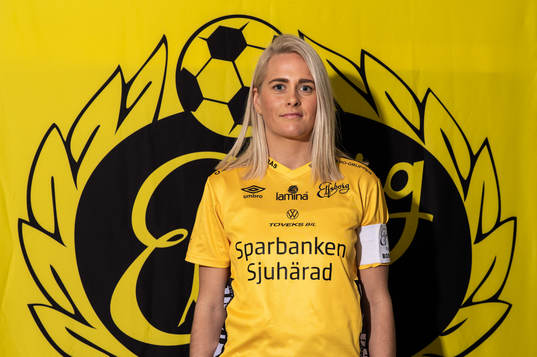 Elfsborgs damlags lagkapten 2021 Elllen Larsson poserar med