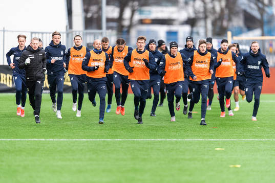 Spelarna springer