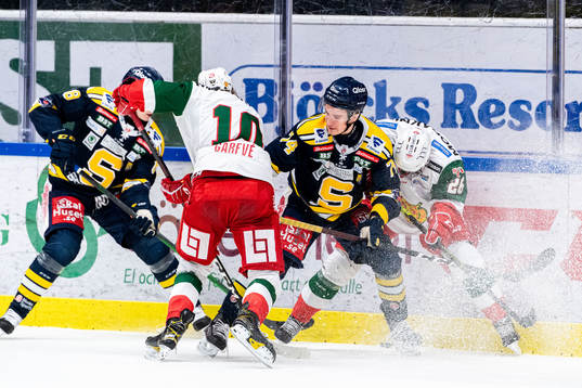 Södertäljes Rasmus Kahilainen och Moras Isac Heens