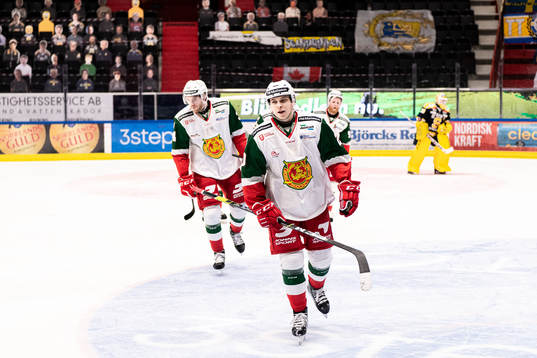 Moras Nils Thomasson jublar