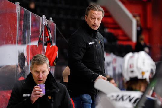 Moras tränare Johan Hedberg  och assisterande tränare