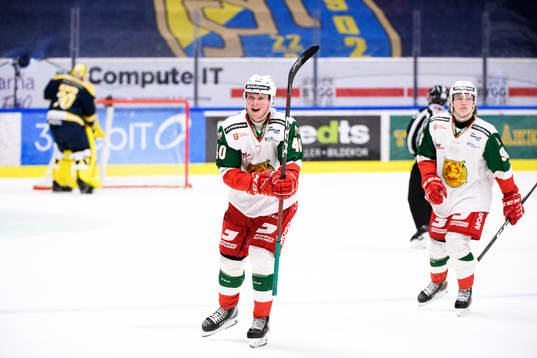 Moras Oskar Stål-Lyrenäs jublar