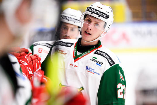 Moras Simon Johansson jublar