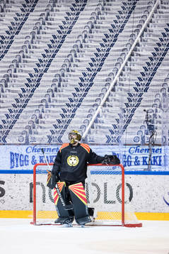 Brynäs målvakt Samuel Ersson deppar