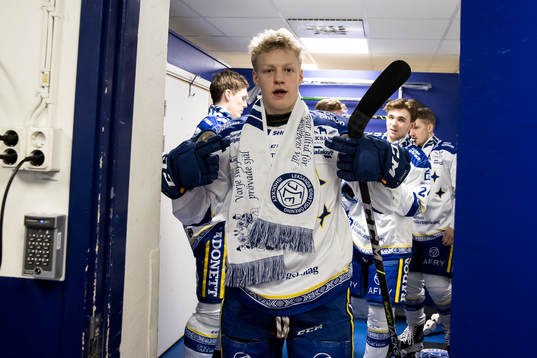 Leksands Emil Heineman innan ishockeymatchen i SHL mellan