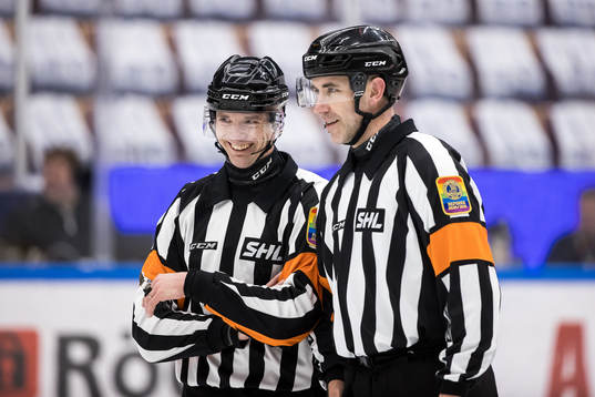 Domare Mikael Andersson och Linus Öhlund