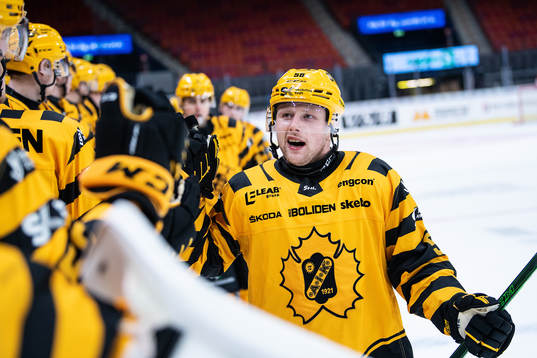 Skellefteås Oskar Nilsson jublar