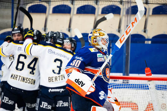 Växjös målvakt Viktor Fasth deppar