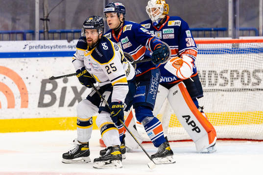 s Axel Holmström och Växjös Juuso Vainio