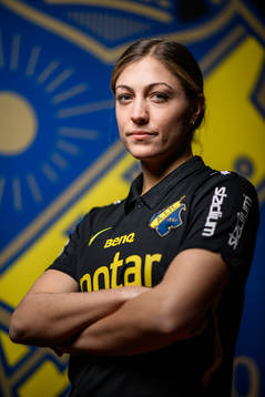 s Hannah Davison