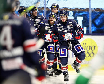 Linköpings Broc Little och Jonas Holös jublar