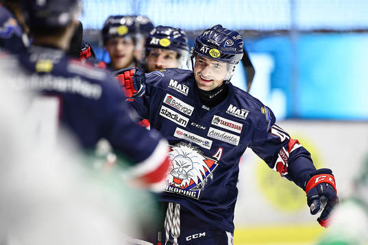 Linköpings Broc Little  jublar