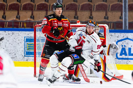 Luleås Erik Gustafsson och Örebros Robin Kovacs