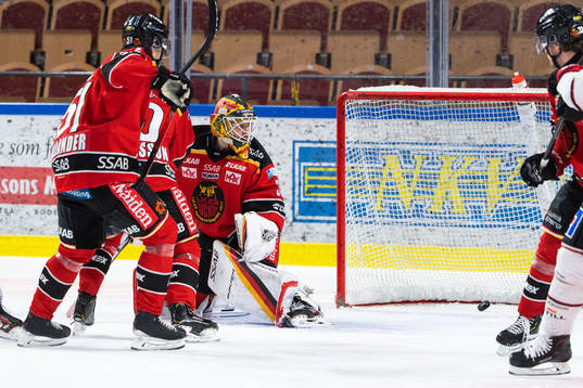 Örebros Kristian Näkyvä (ej i bild) gör 1-0 bakom