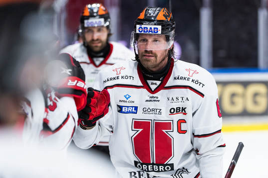 Örebros Stefan Warg jublar
