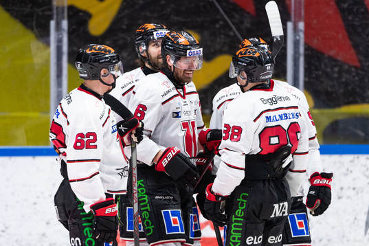 Örebros Stefan Warg  jublar