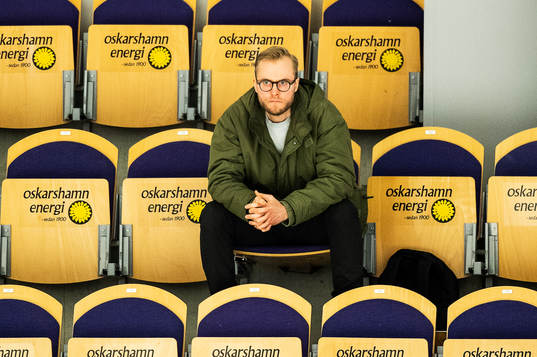 Seattle Krakens talangscout Markus Fingal på läktaren