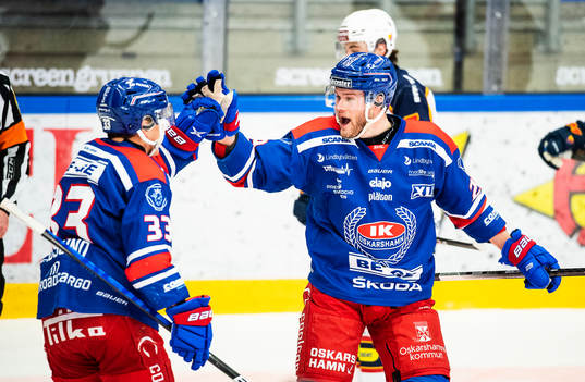 Oskarshamns Kim Rosdahl jublar med Filiph Engsund