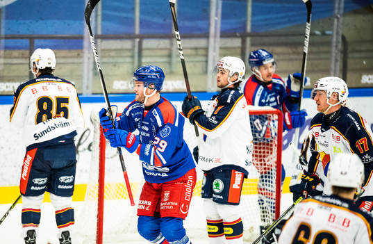 Oskarshamns Kim Rosdahl jublar