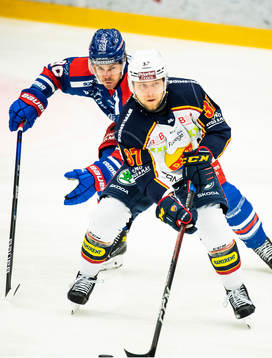 Oskarshamns Lance Bouma och Djurgårdens Jesper Pettersson