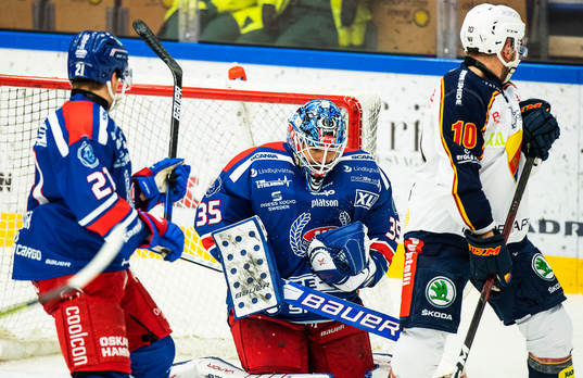 Oskarshamns målvakt Joe Cannata och Djurgårdens Niclas