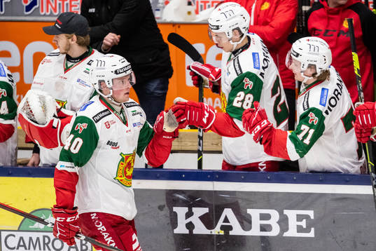 Moras Oskar Stål-Lyrenäs jublar