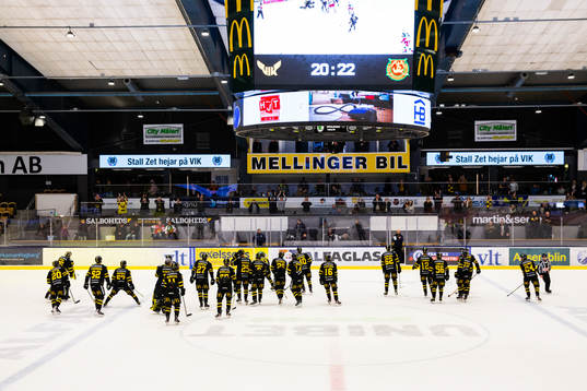 Västerås spelare jublar