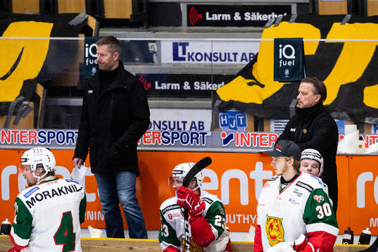 Moras tränare Johan Hedberg  och assisterande tränare
