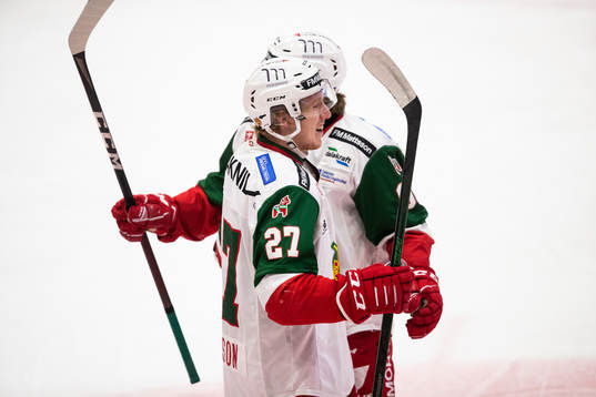 Moras Isak Andersson jublar